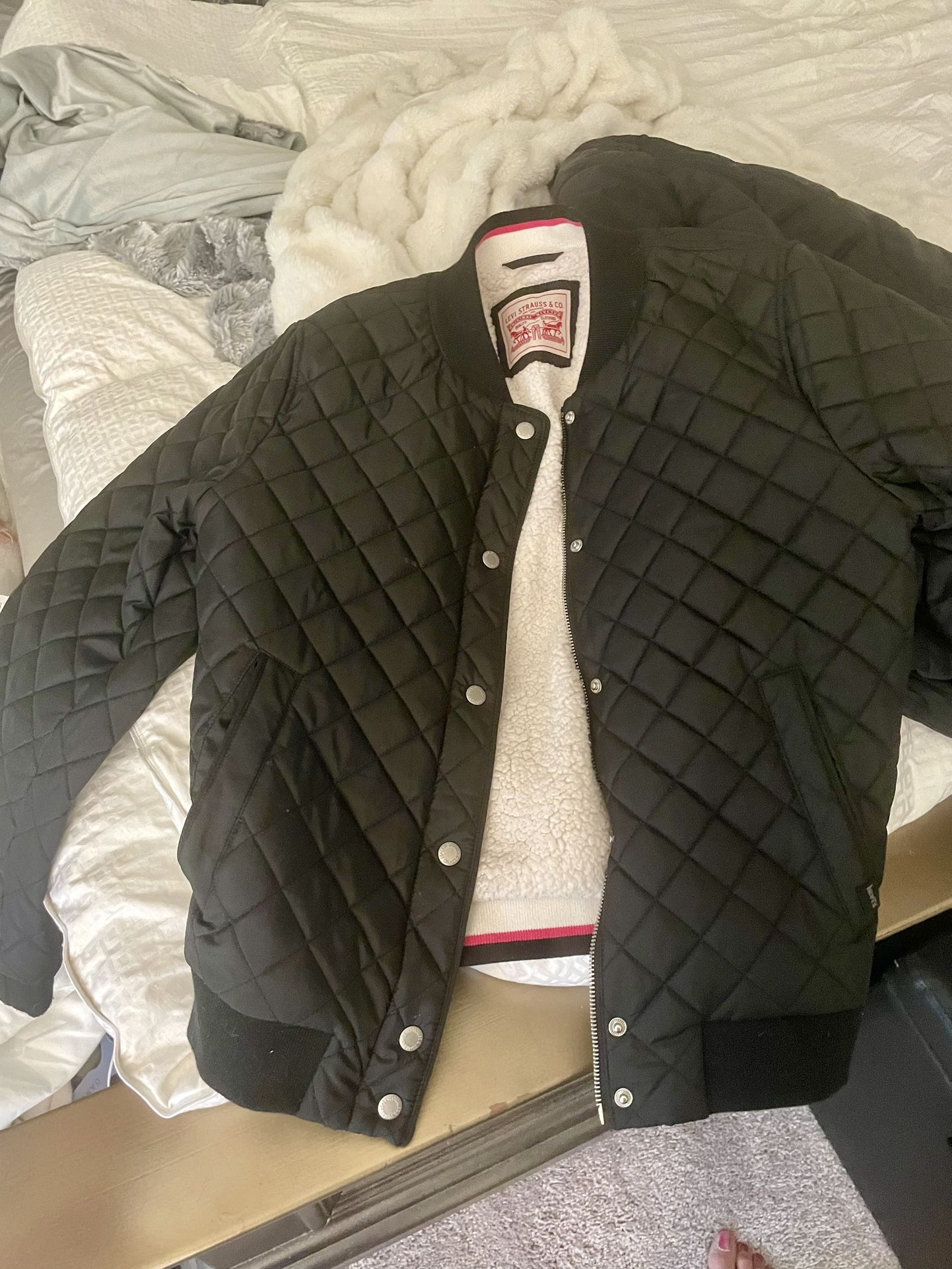 Lululemon Oversize Bomber And Levi’s Jacket