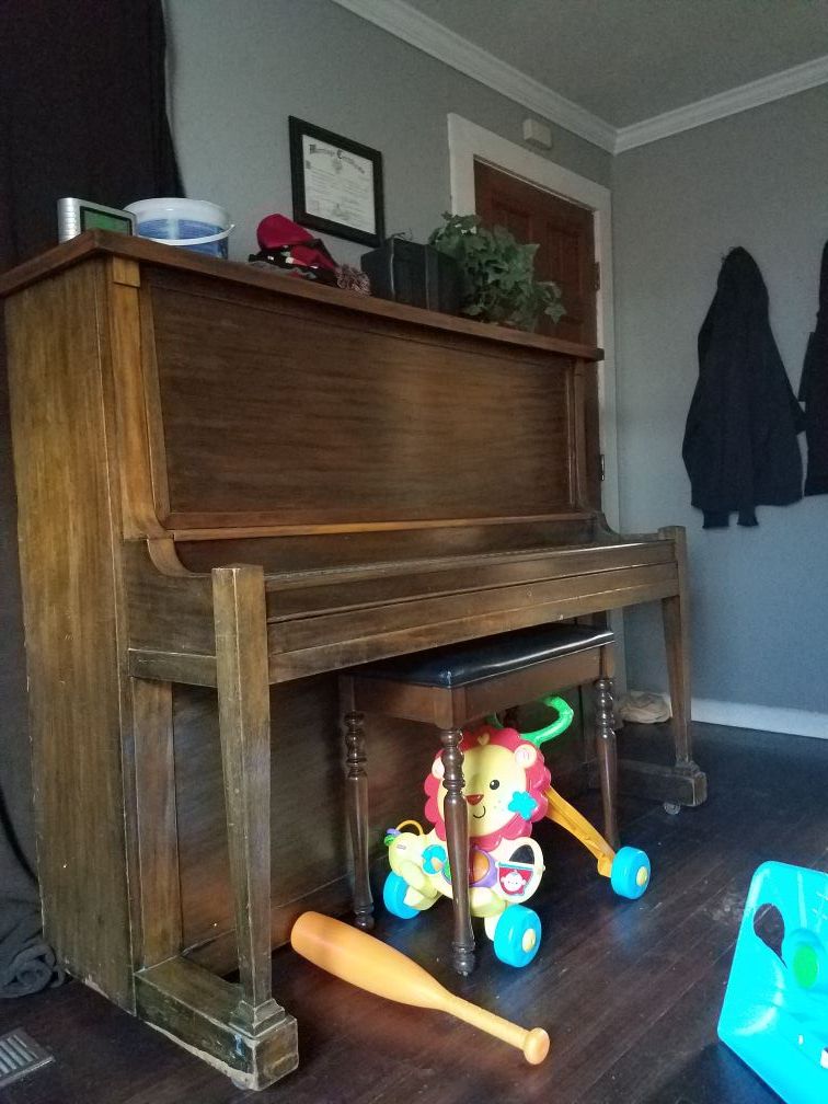 F. RADLE NEW YORK CABINET GRAND Piano