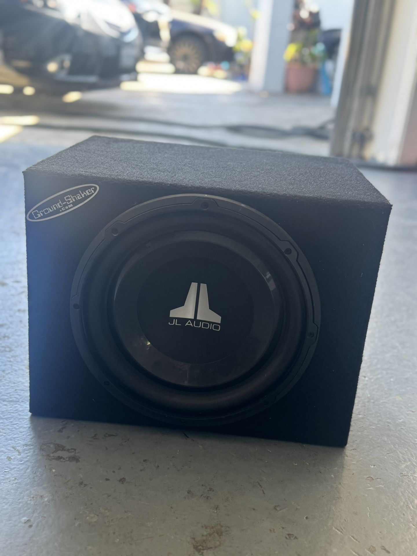 JL Audio 12W1v3-4Subwoofer + Ground Shaker Box + Amp