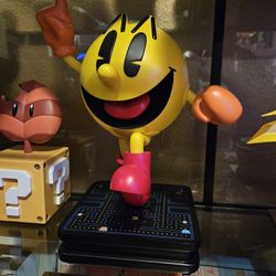 First 4 Figures PacMan Statues