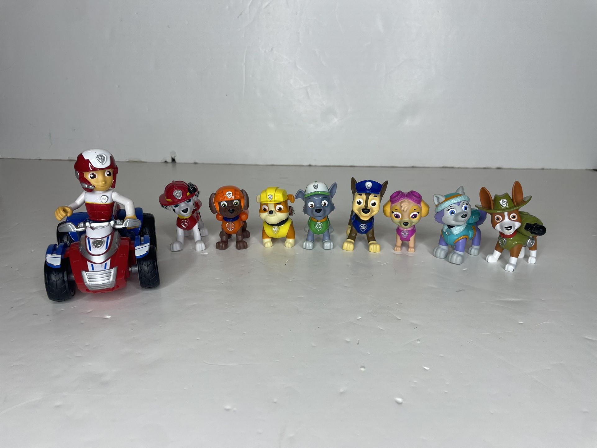 Paw patrol figure set
