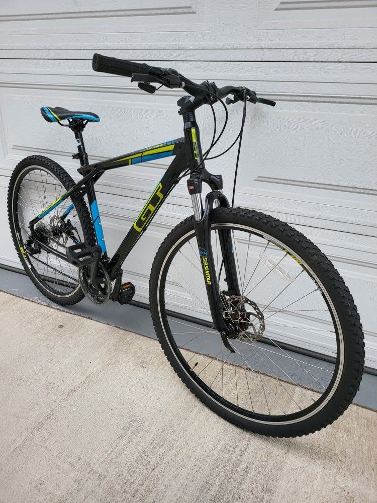 GT Mountain 29er Mountain Bike Size Medium Wheels 29er Speeds 24 Disc Brakes
