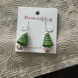 NWT  Women’s Christmas Tree Earrings 
