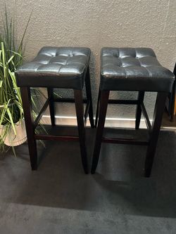 Set of 2 Black Tufted Leather Bar Stools