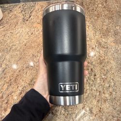 YETI 30oz Rambler Tumbler MagSlider Lid Black Stainless Vacuum Insulated 