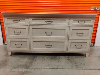 Hampton 9 drawer dresser Pottery Barn Teen