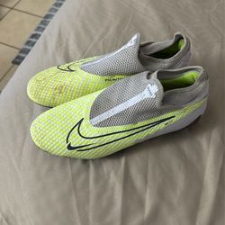 Nike phantom gx size 10 soccer cleats used