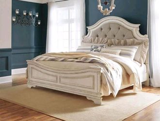 Ashley Furniture Realyn Queen Upholstered Bed
