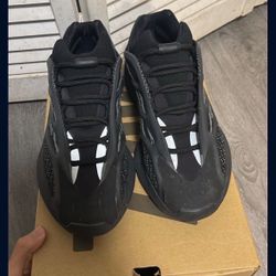 Yeezys 700 V3