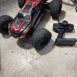1/10 TRAXXAS E-REVO 4x4 READY TO RUN BRUSHED