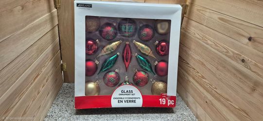 Ashland Christmas Glass Ornament Set 19 Pc Red Gold Green Holly Glitter