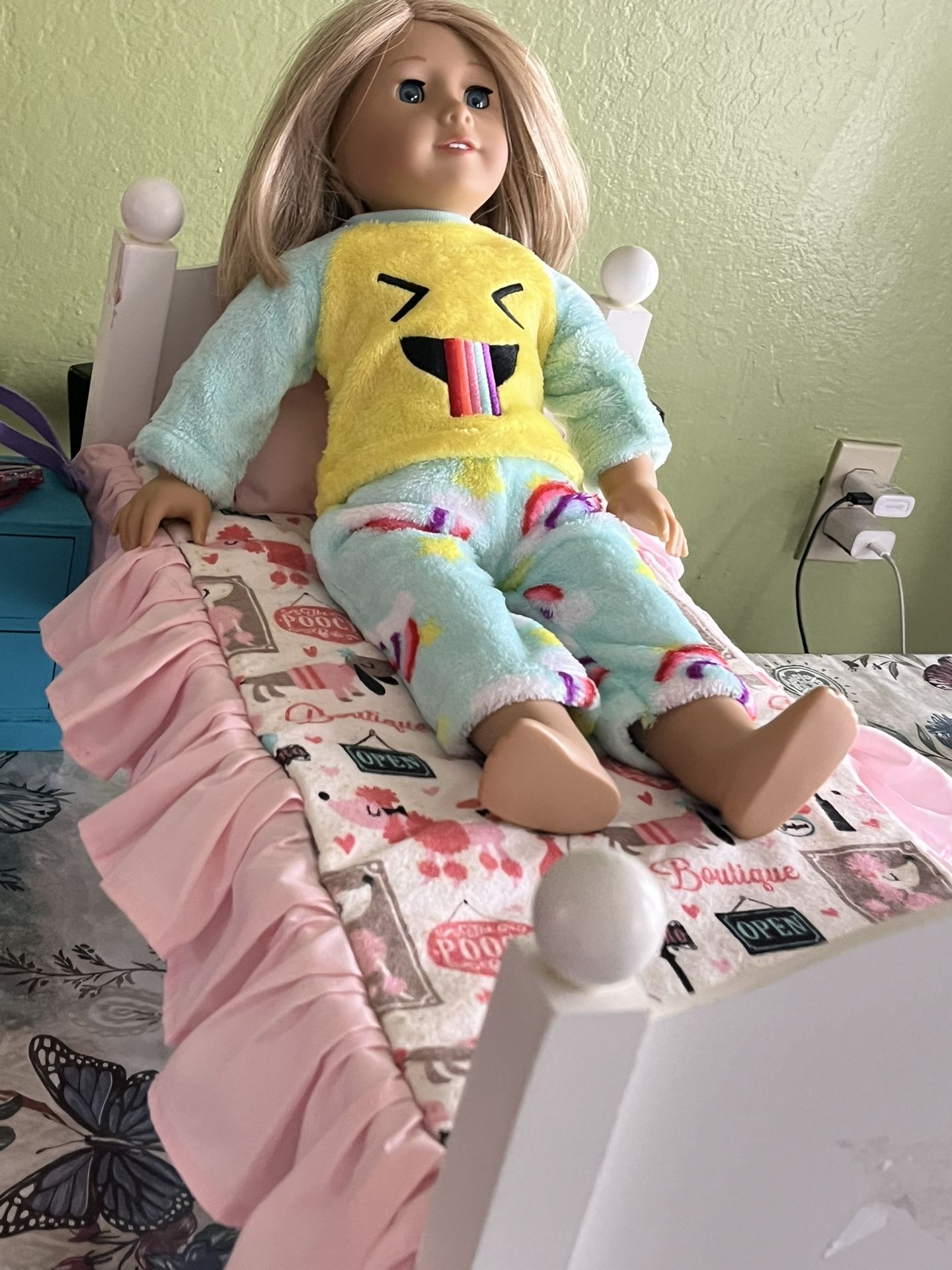 AMERICAN GIRL DOLL AND ACCESSORIES