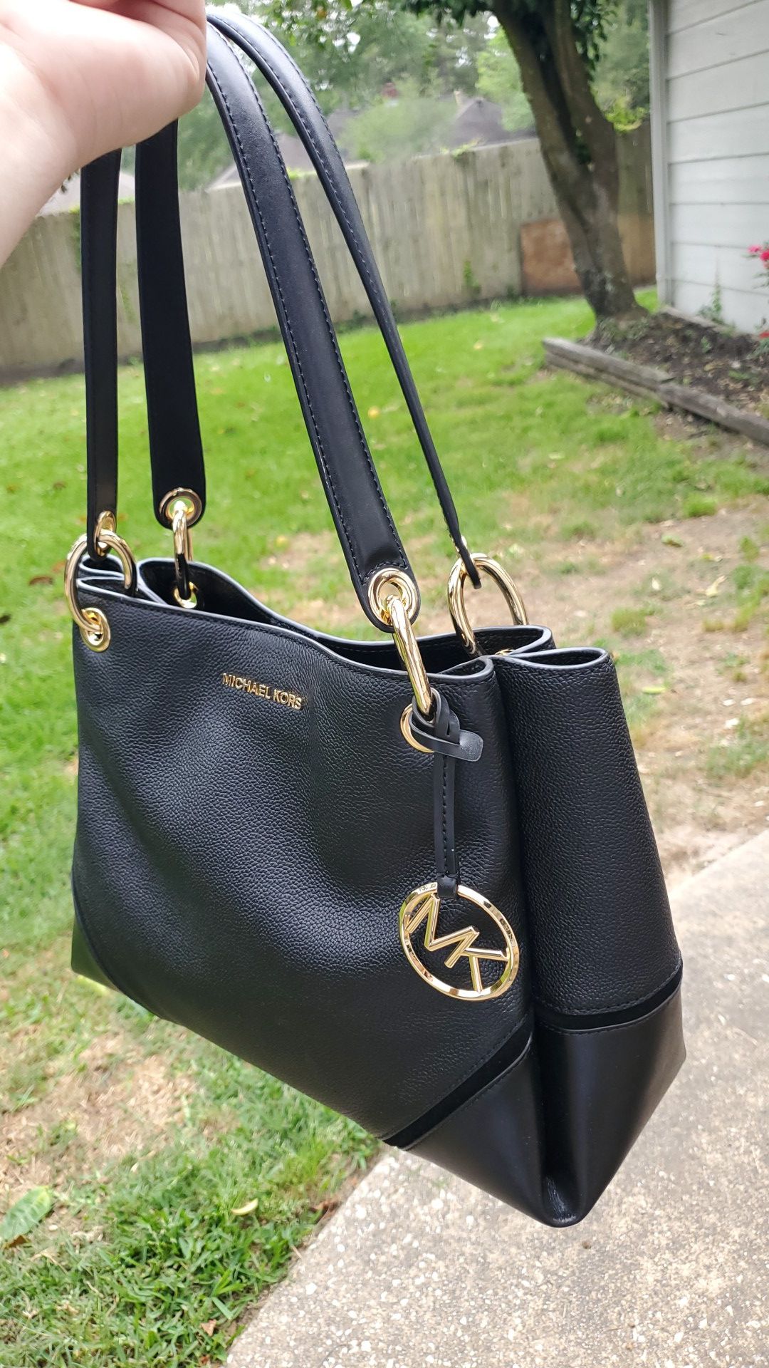 Michael Kors Bucket Bag for Sale in Humble, TX - OfferUp