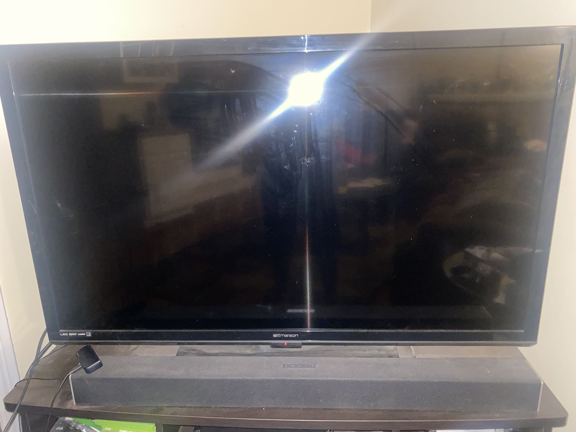 52 Inch EmersonTv (slightly Used) With Remote