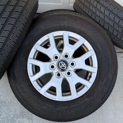 4 TOYOTA TACOMA Tires 257/70 R17and 17in Alloy Rims