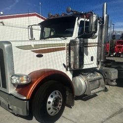 Peterbilt 389 Daycab 