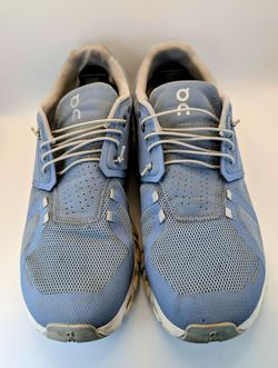 On Cloud 5 'Chambray' in a light blue and white colorway Size 12M