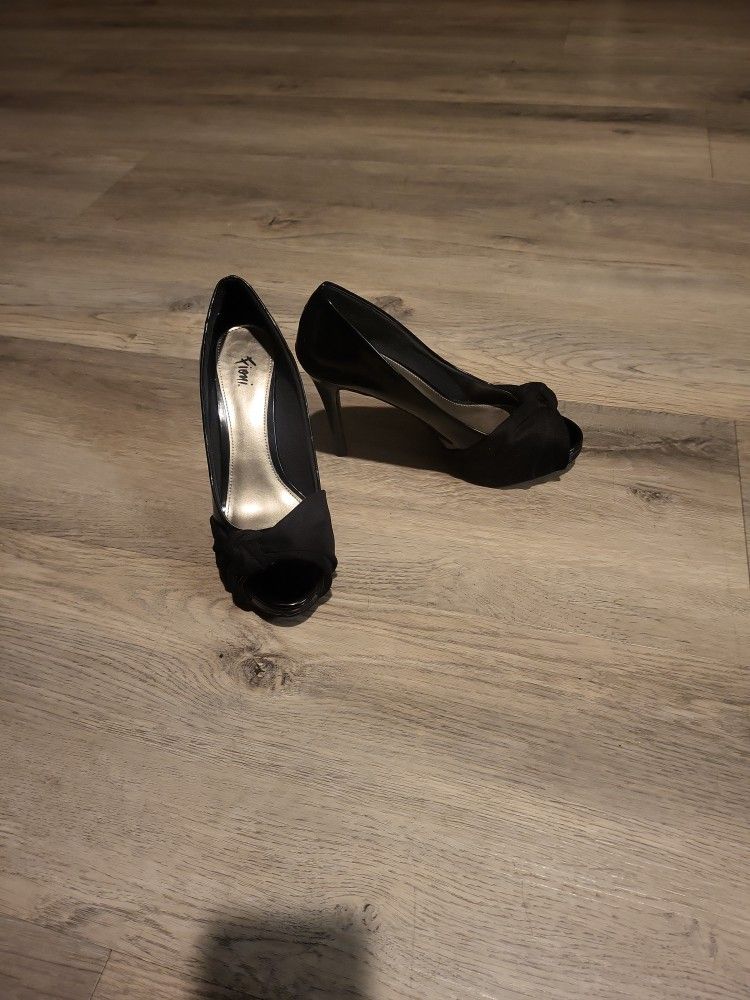 Black Patent Leather With Bow On Side