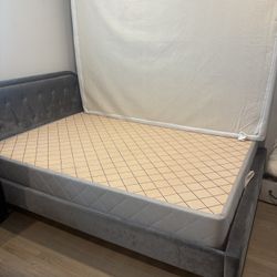 Bed Queen Size, Mattress, Spring Box 