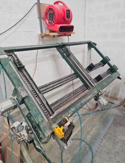 Doucet miter door clamp