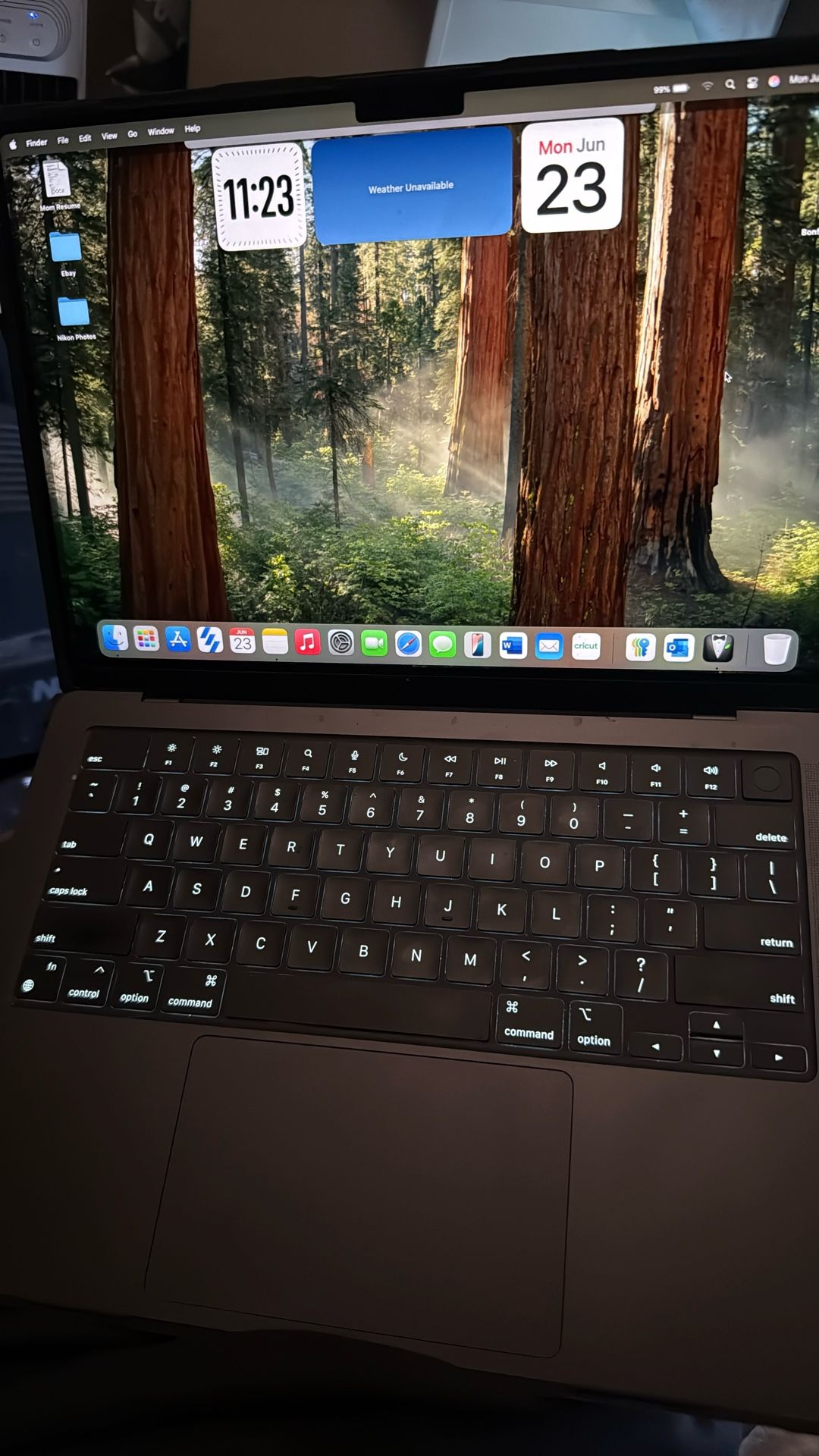 2023 MacBook Pro 14” M3 – 1TB / 16GB + Apple Magic Mouse – Excellent