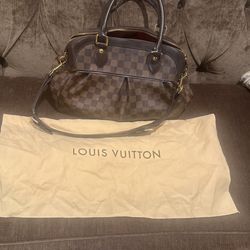 Used Authentic Louis Vuitton Purse 