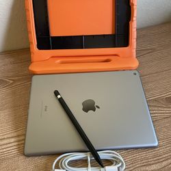 iPad 6th Generation 32GB With Pencil And Kids Case 