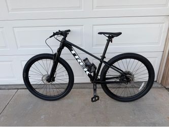 2021 trek xcaliber 8 27.5 small frame..clean bike