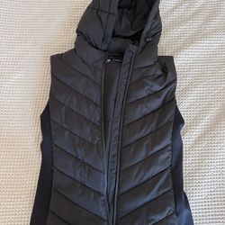 Fitted Hooded Puffer Vest 