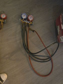 The Yellow Jacket 42036 with the three 60-inch hoses