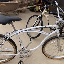Vintage Schwinn 10 Speed Cruiser. 