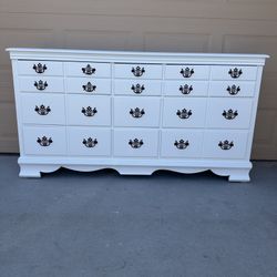 Dresser White 9-Drawers 