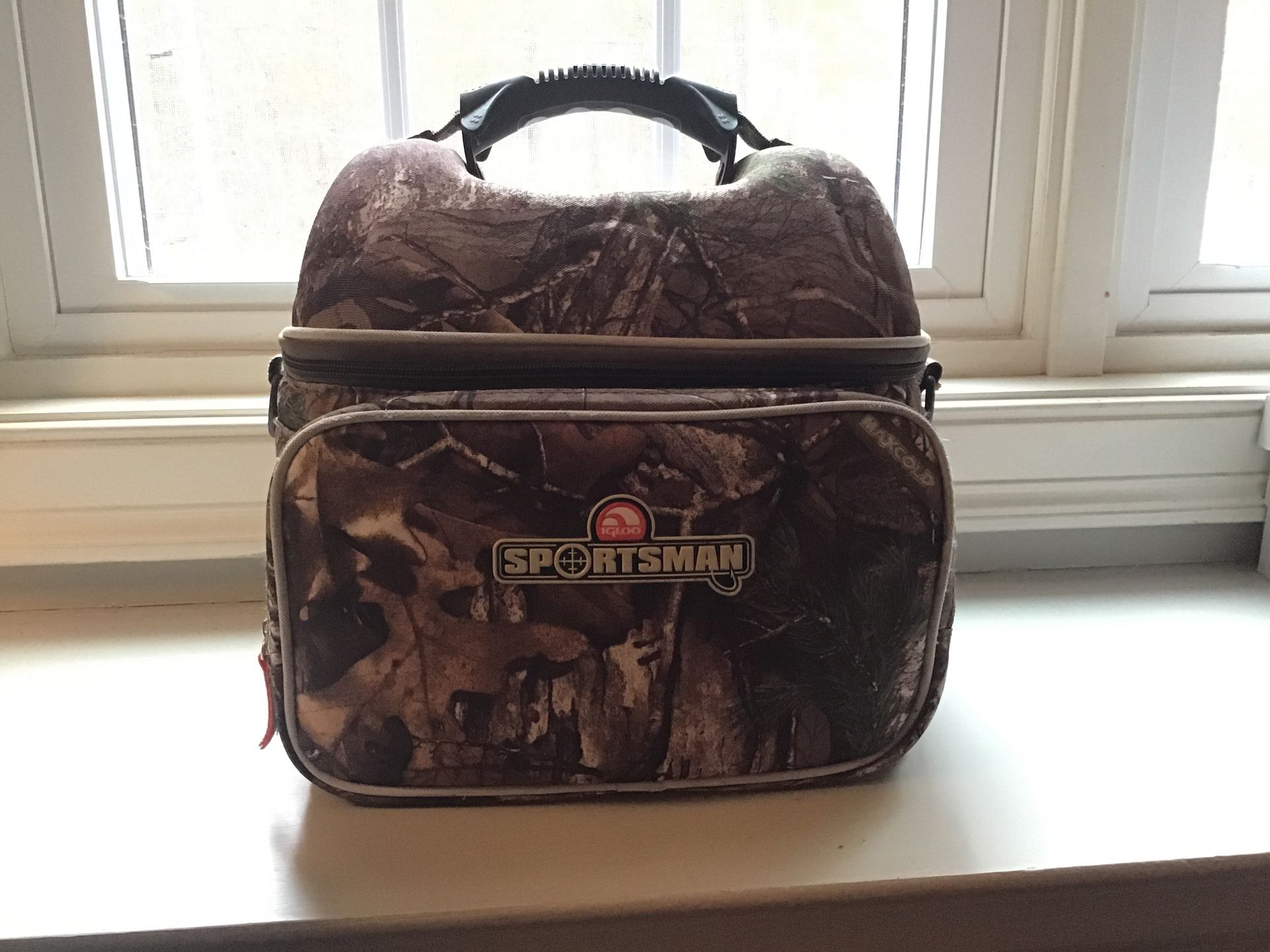 Igloo Sportsman Realtree 12 can cooler/lunch box. Got this a while ago. Brand New never used