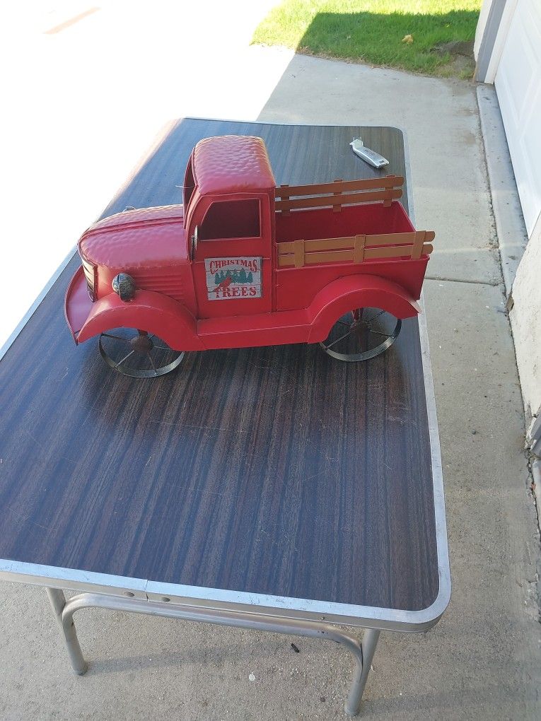 Decrotive Metal Christmas Tree Truck