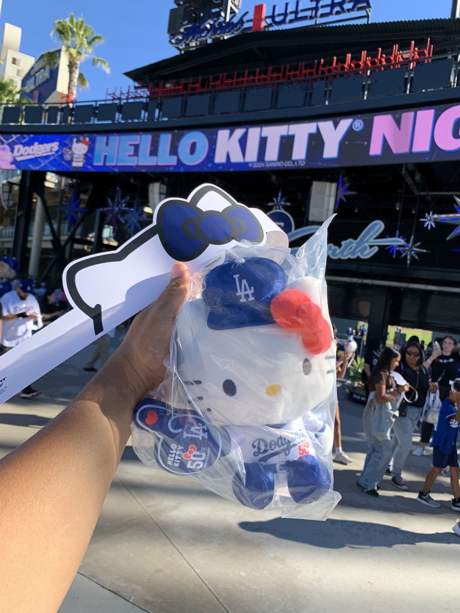 2024 Los Angeles Dodgers Hello Kitty Plush Doll Night SGA 8/19/24 New WITH HEADBAND