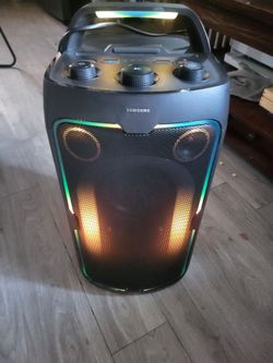 Samsung sound Tower portable party speaker with built in battery-black