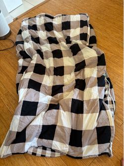 2 twin black and white plaid beddys