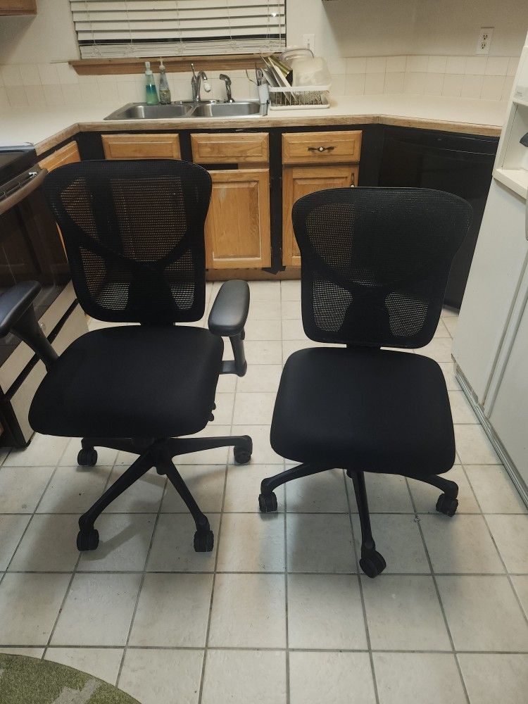 WorkPro® 769T Commercial Office Task Chair, Black LOT/SET OF 2 CHAIRS NON-PET OWNING/ NON SMOKING