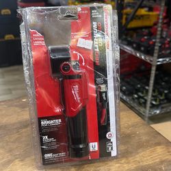 Milwaukee 500 Lumens LED Pivoting REDLITHIUM USB Flashlight