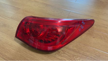 US Auto - 2016 Infiniti Q50 Sport Package Passenger Side RH Outer Tail Light – OEM