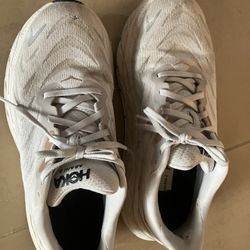 Hokas Women’s 9 