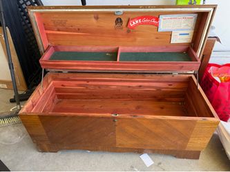 Vintage Lane Alta Cedar 1952 Chest