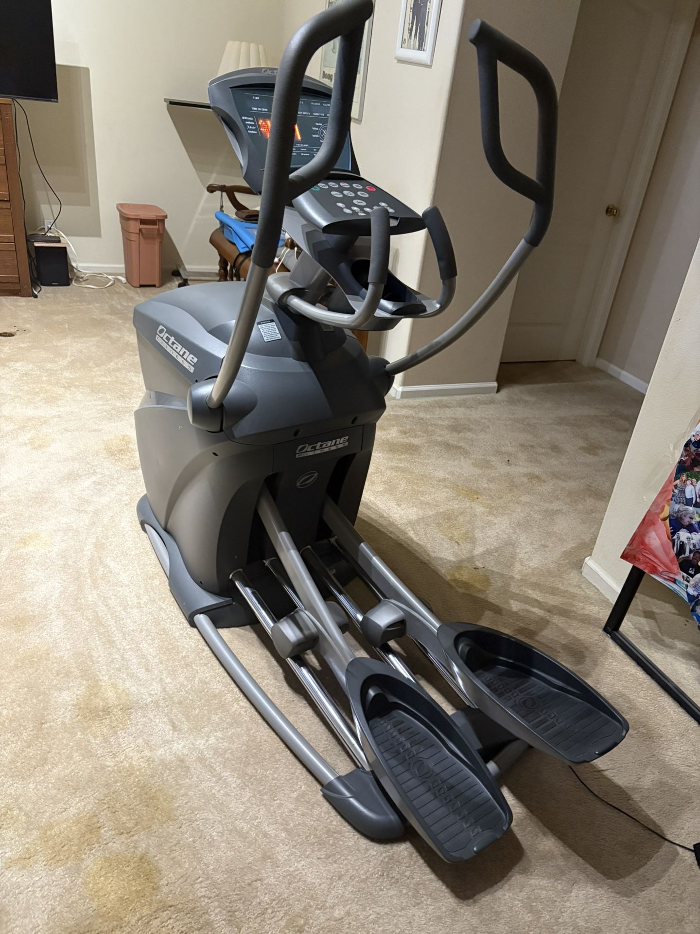 Octane Fitness Q37E Elliptical Cross Trainer