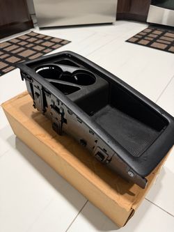 2009 VW CC back seat Console