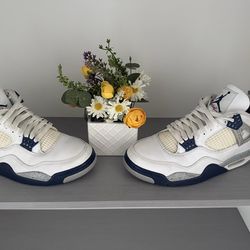 Hella clean 4s size 9.5