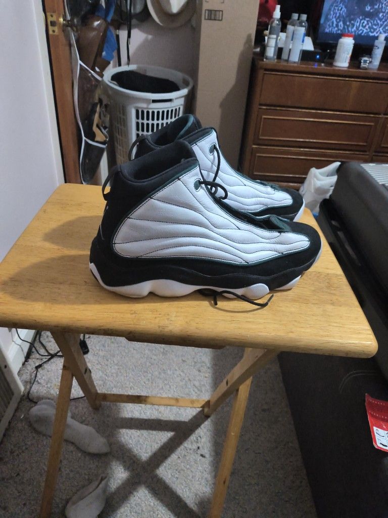 Jordan 13 Only Been Worn Twice Excellent Condition Size 13