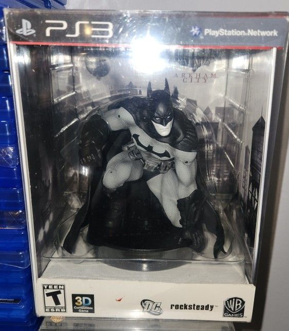 2011 Playstation 3 Batman: Arkham City Collector's Editions/ Statue & Game