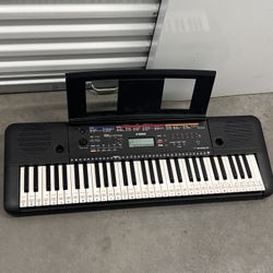 Yamaha Piano Portable Keyboard E263