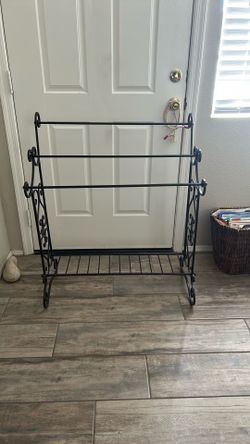 Beautiful Quilt/Blanket Stand Gem