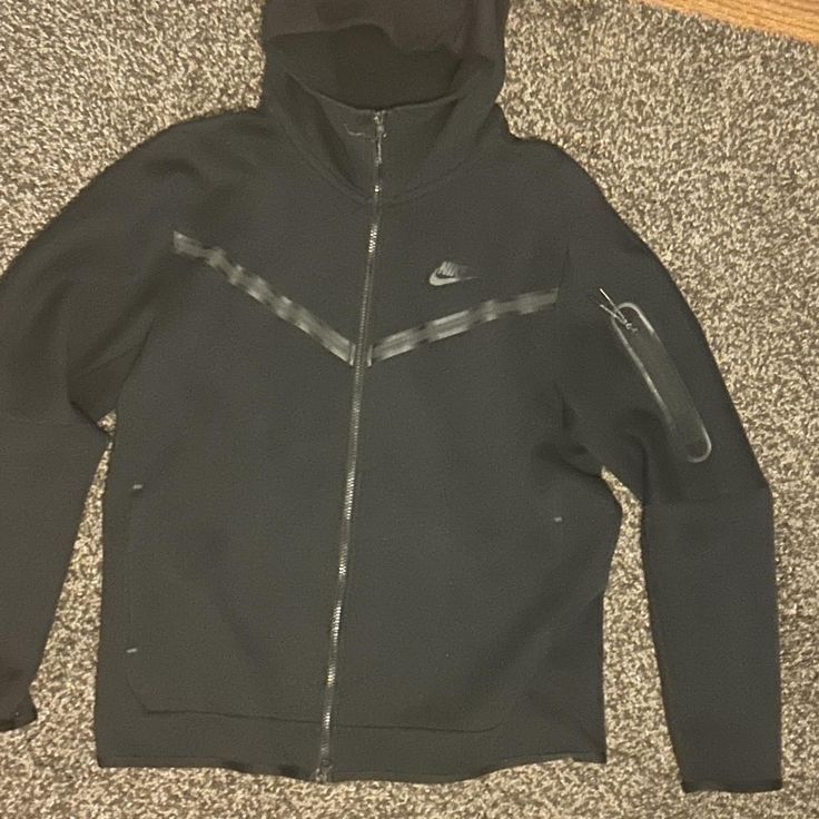 black athlete nike tech